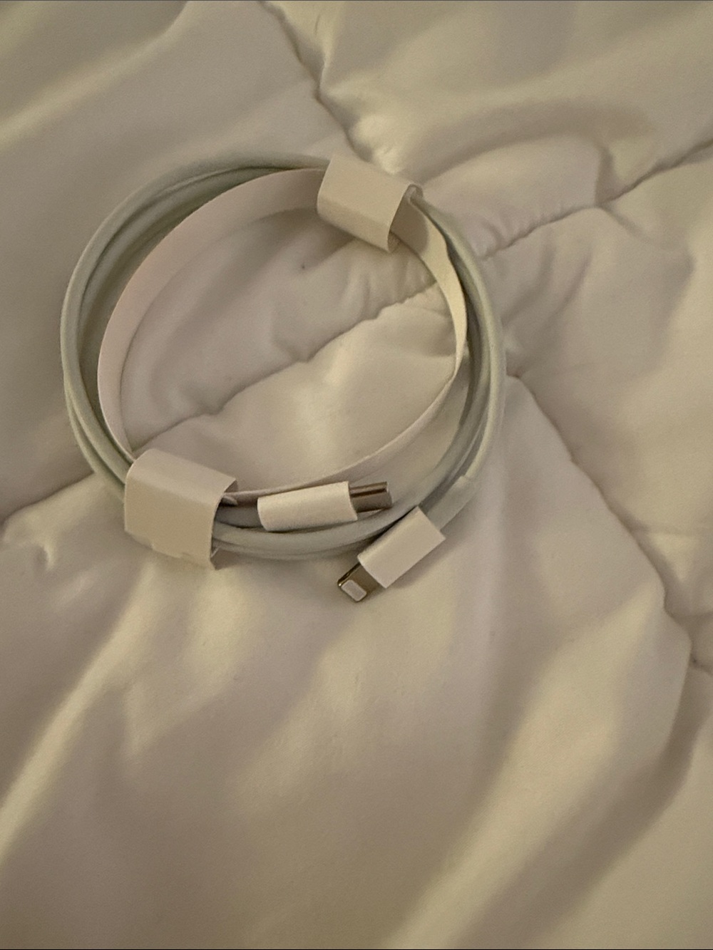 USB-c to lightning charging cord